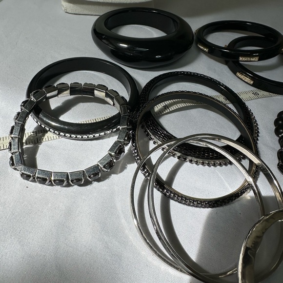 Large group of 15 black vibe bracelets - Picture 4 of 5